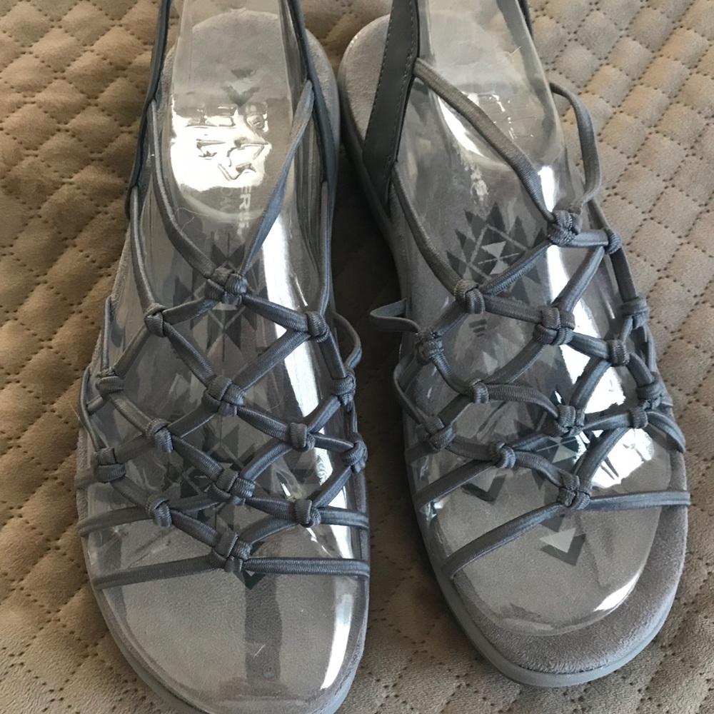 Women’s size 9 Skechers Forget Me Knot sandals